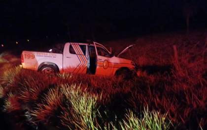 Caminhonete da Defesa Civil colide contra vaca que atravessou pista e sargento da PM morre na MS-080
