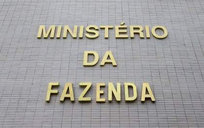 Fazenda reduz previsão oficial de crescimento do PIB para 3%