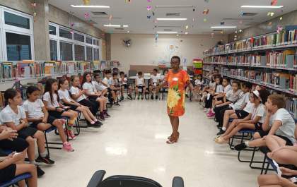 Alunos do Sesi entrevistam prof. Fátima dos Anjos