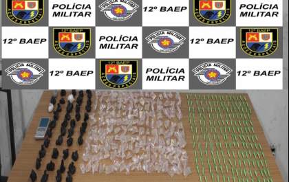 Homem é preso com centenas de porções de cocaína e crack