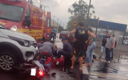 Mulher fica ferida ao ter Biz atingida por carro em Birigui