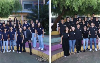 Alunos do 9º ano e do 3º ano do CEA se formam em noite solene