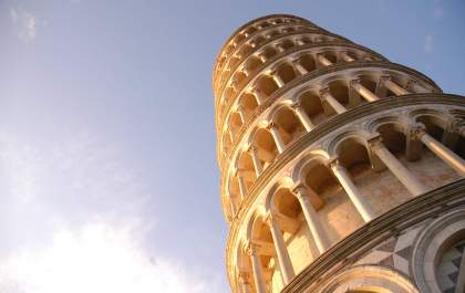 Por que a Torre de Pisa não cai?
