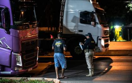 PRF, em ação integrada com o MPT e MTE, realiza operação focada em motoristas profissionais