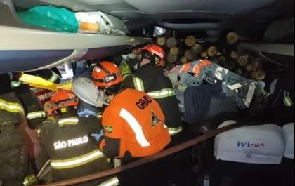 Acidente com ônibus de bate-volta deixa 2 mortos e vários feridos