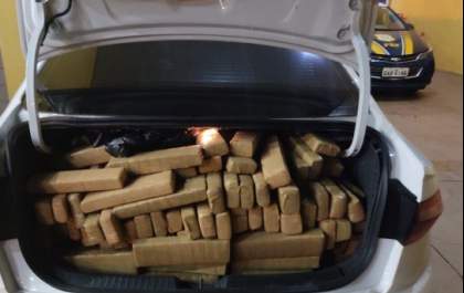 PRF apreende 553 Kg de maconha e recupera veículo em Naviraí