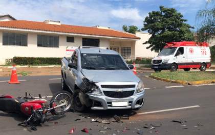 Motociclista fica ferido em colisão em avenida de Araçatuba