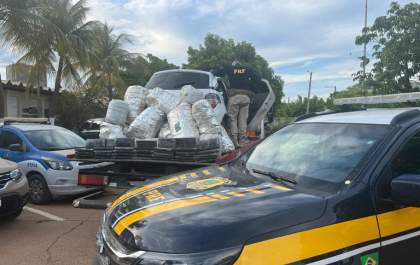 Adolescente é apreendido pela PRF com 218 Kg de maconha em carro roubado