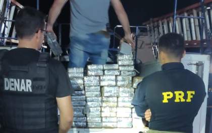 PRF e DENAR apreendem 176 Kg de cocaína em Terenos