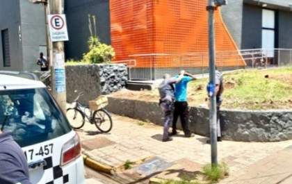 Indivíduo preso após danificar prédio público