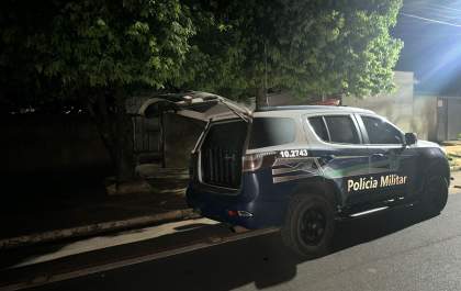Homem com mandado de prisão é surpreendido durante ocorrência de perturbação do sossego