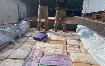 PRF apreende 7,6 toneladas de maconha transportada na BR-262