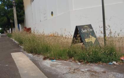 Descaso Municipal: ruas sujas e Postinho de Saúde abandonado