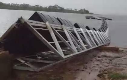Chuva e vento causam estragos na Prainha em Araçatuba