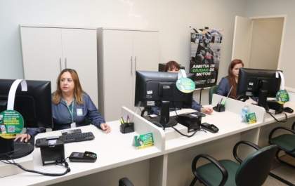 Detran oferece parcelamento de débitos em 12 vezes no guichê de atendimento em MS
