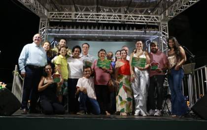 Ganhadores do concurso Natal Iluminado 2023 são premiados