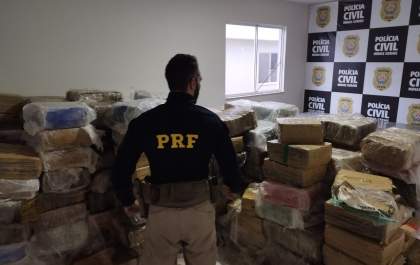 Ação conjunta entre PRF, GAECO e PCMG apreende mais de 4,4 toneladas de maconha