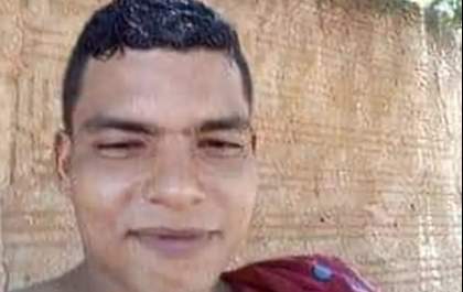 Jovem executado com 10 tiros em frente à própria casa no Vila Verde