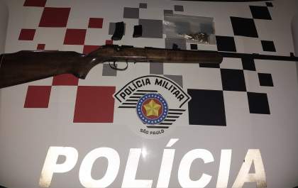 Homem é preso com espingarda após ser esfaqueado em bar em Araçatuba