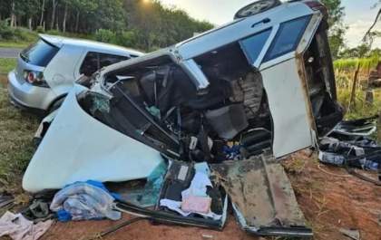 Homem morre em colisão entre dois carros em estrada vicinal