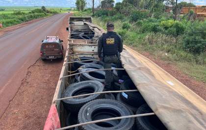 DOF apreende mais de 120 pneus de caminhão avaliados em mais de meio milhão de reais