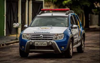 Homem é preso após assaltar lanchonete com arma de brinquedo