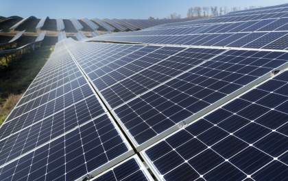 Energia solar gera R$ 180 bilhões em investimentos e contribui para a descarbonização