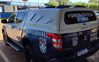 Suspeito armado tenta atacar policiais durante abordagem; Força Tática reage à ameaça, impede atentado a tiros e evita tragédia