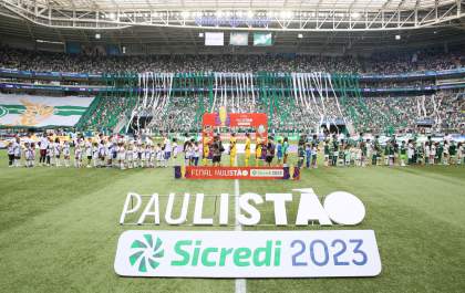 Sicredi em campo: instituição financeira cooperativa reforça parceria estratégica no futebol