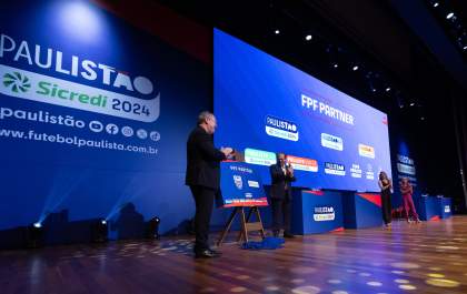 Sicredi em campo: instituição financeira cooperativa reforça parceria estratégica no futebol