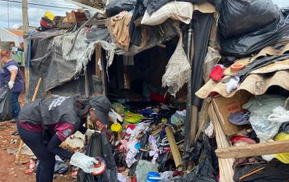 Força-tarefa recolhe 30 toneladas de lixo em casa em Araçatuba