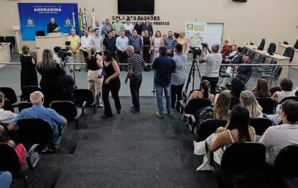 Em sessão solene, nova diretoria da ACIA toma posse