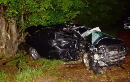 Morador em Piacatu morre após bater carro em árvore