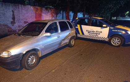 Guardas municipais localizam carro furtado no São José