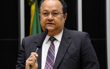 Deputado Silas Câmara tem mandato cassado por gastos irregulares em campanha eleitoral