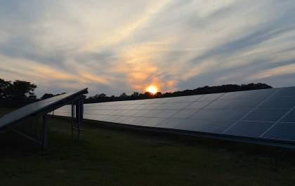 Como funciona a geração de energia solar durante a noite?