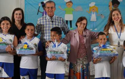 Entrega de materiais escolares marca início do ano letivo na Rede Municipal de Araçatuba