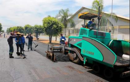 Prefeitura de Três Lagoas executa última etapa de recapeamento de trechos de 39 ruas do Bairro Vila Nova