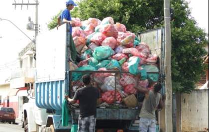 Penápolis vai voltar a distribuir sacos para separação de recicláveis