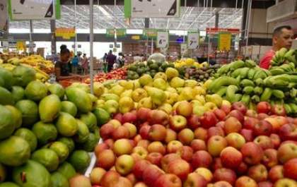Inflação desacelera em janeiro, mas preços dos alimentos voltam a subir
