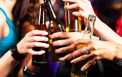 Jovem é detido por vender fichas falsas de cerveja em Carnaval de clube