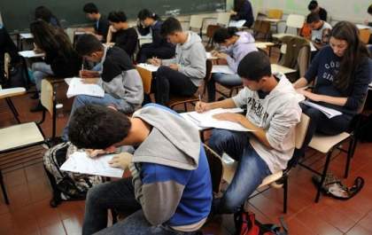 Confira os requisitos para receber o benefício do programa Pé-de-Meia