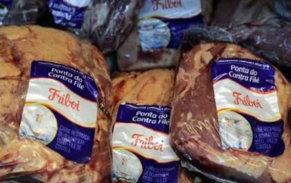 Polícia encontra carne furtada de frigorífico em restaurante de Andradina e proprietária é presa