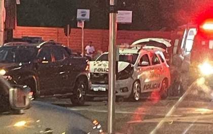 Policiais militares ficam feridos em colisão na Pompeu