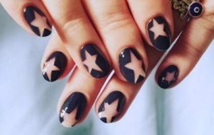 Brilhe como uma estrela: Explorando a magia da nail art estrelada
