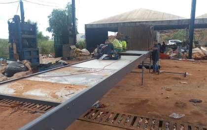 Cooperativa de recicladores recebe nova esteira