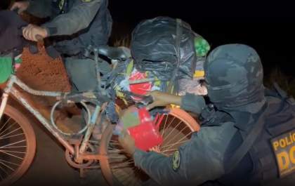 Homem é preso com maconha em bicicleta
