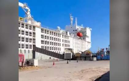 Navio que saiu do Brasil com 19 mil cabeças de gado infesta ar da Cidade do Cabo com mau cheiro