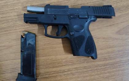 Vigilante é preso com pistola e por suspeita de embriaguez