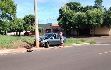 Homem ameaça família e bate carro durante fuga da polícia